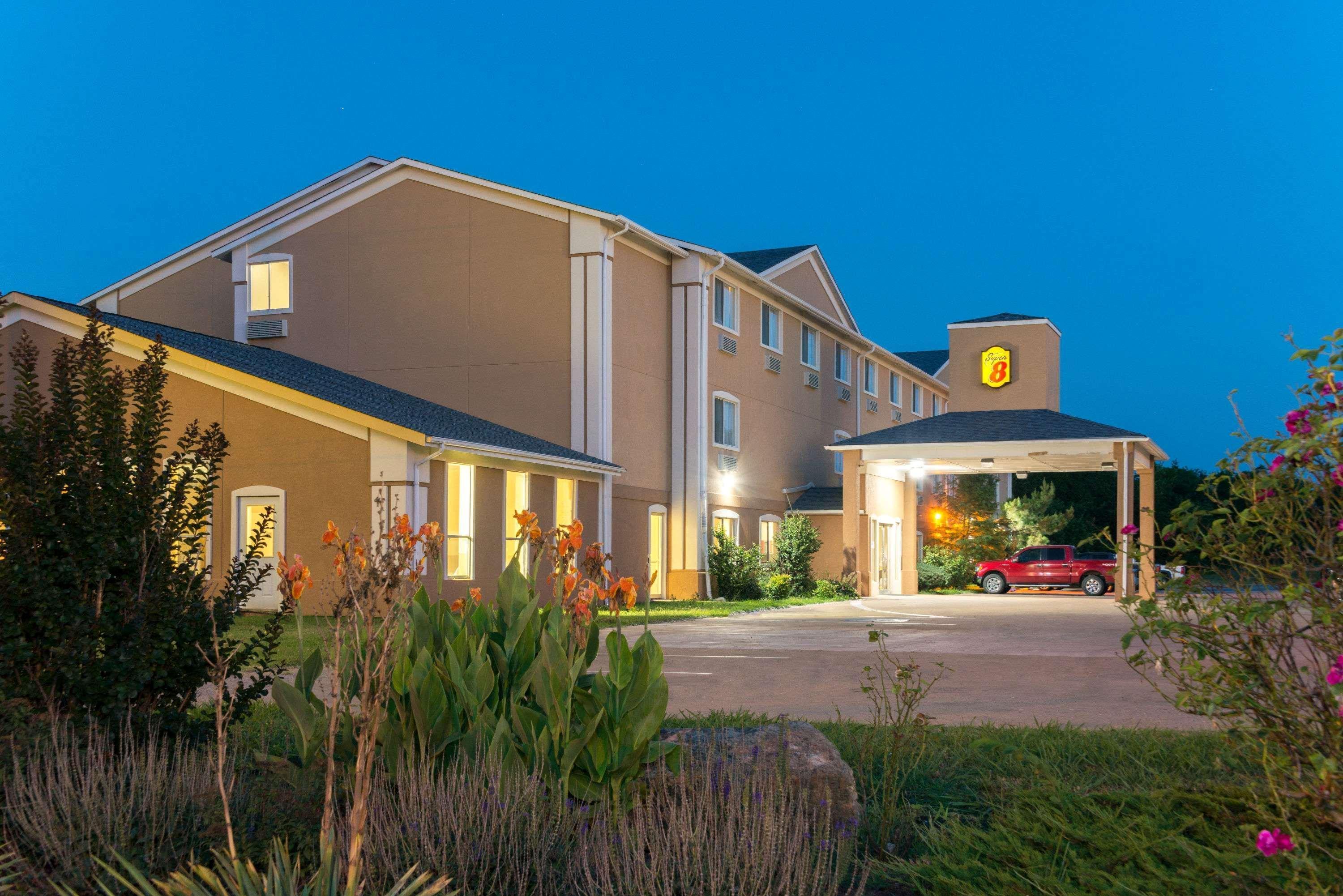 Hotel Super 8 By Wyndham Perry Exterior foto